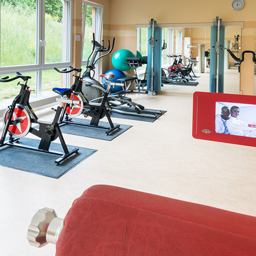Einblick in den Fitnessraum der Reha Klinik Bad Kreuznach